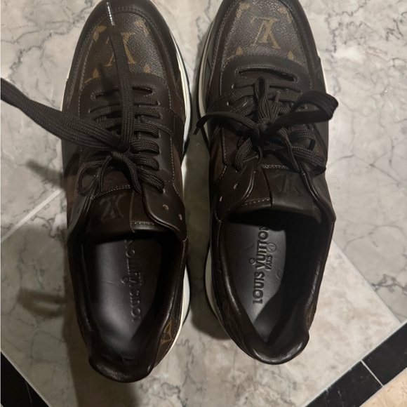 NEW- Louis Vuitton Monogrammed Running Shoes- 7.5 men’s size 9 women’s. - Picture 9 of 14